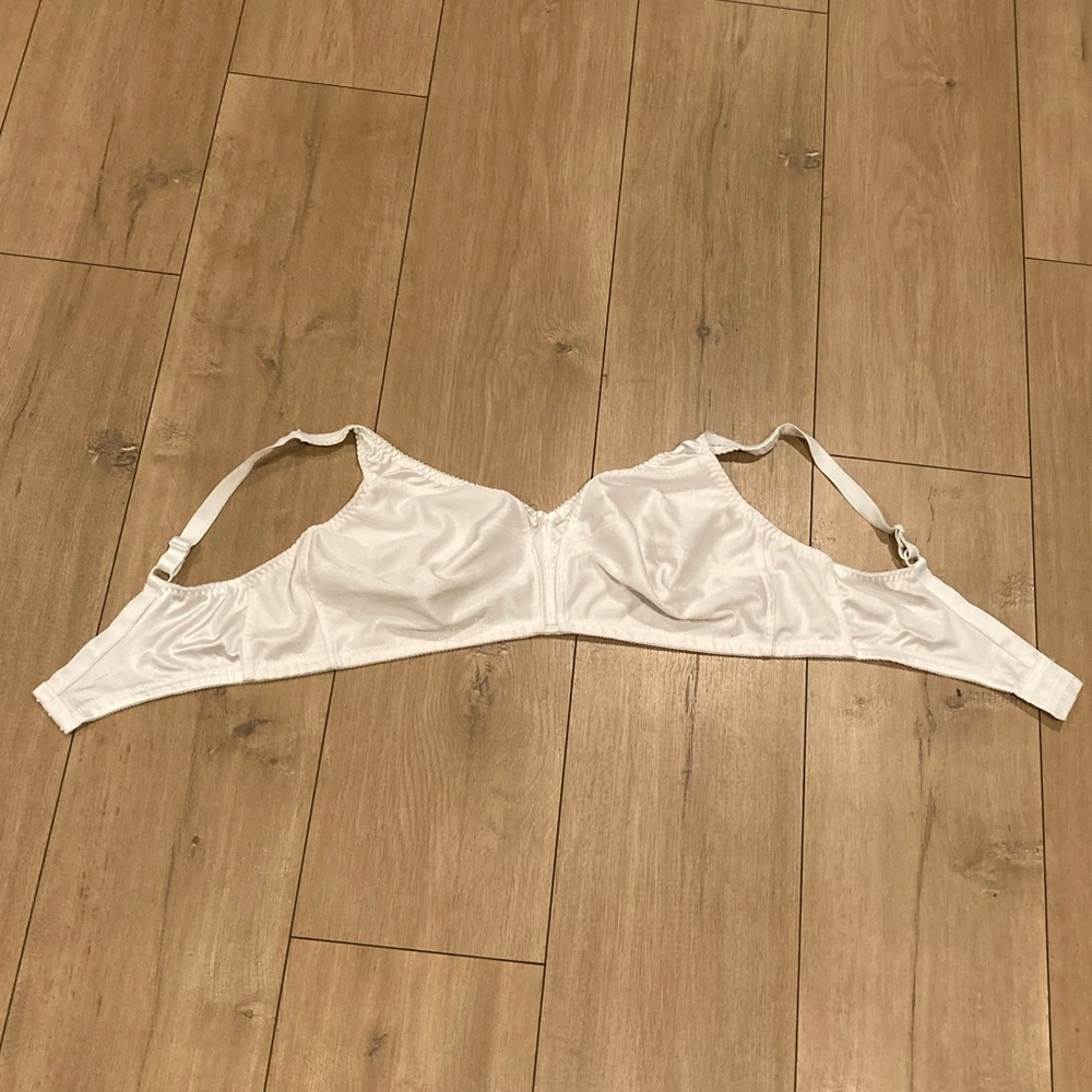 Size 44D Bra - Picture 6 of 9
